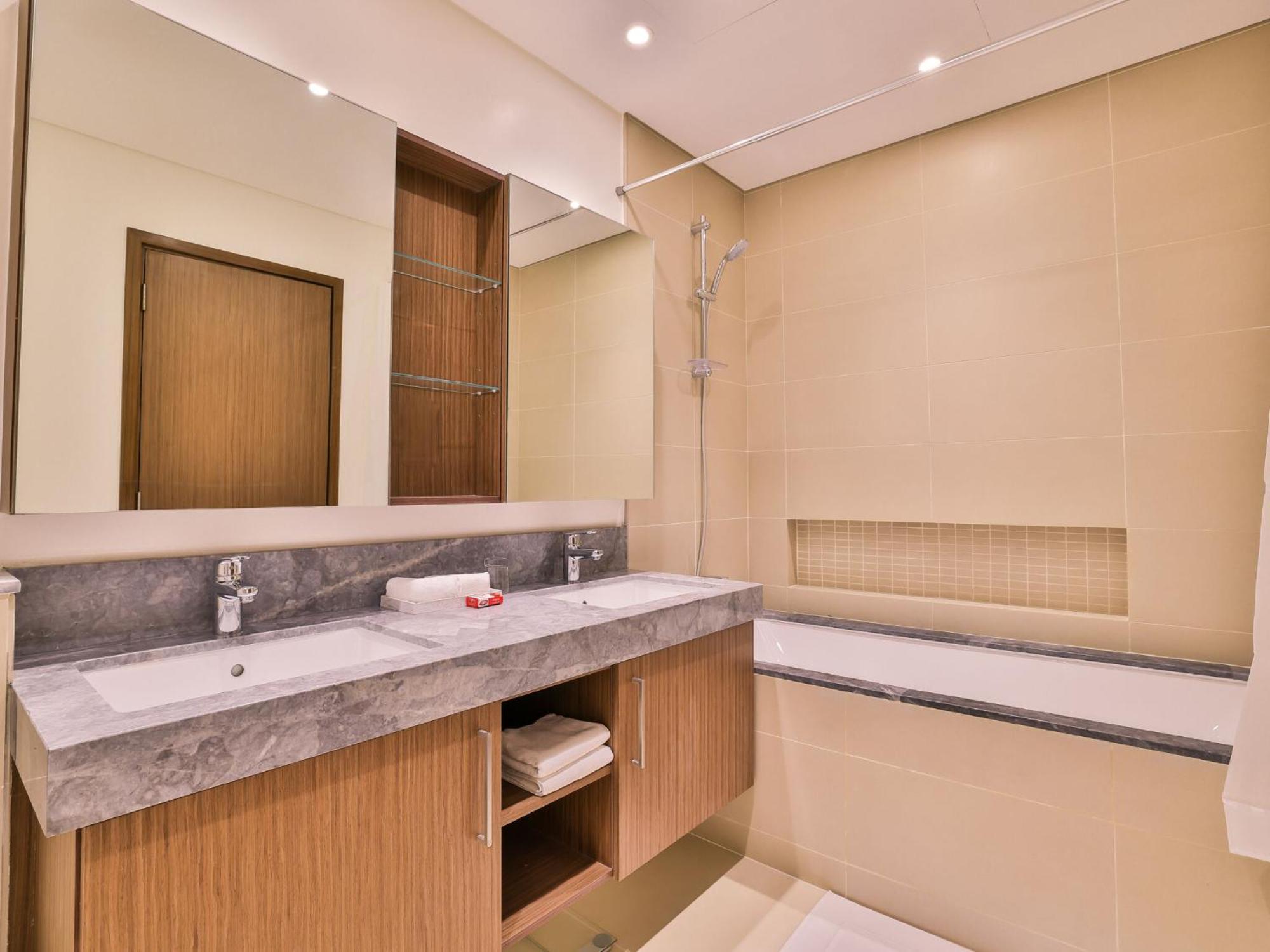 Luxurious Apartments Dubai Marina Views Pool Gym By Sojo Stay מראה חיצוני תמונה