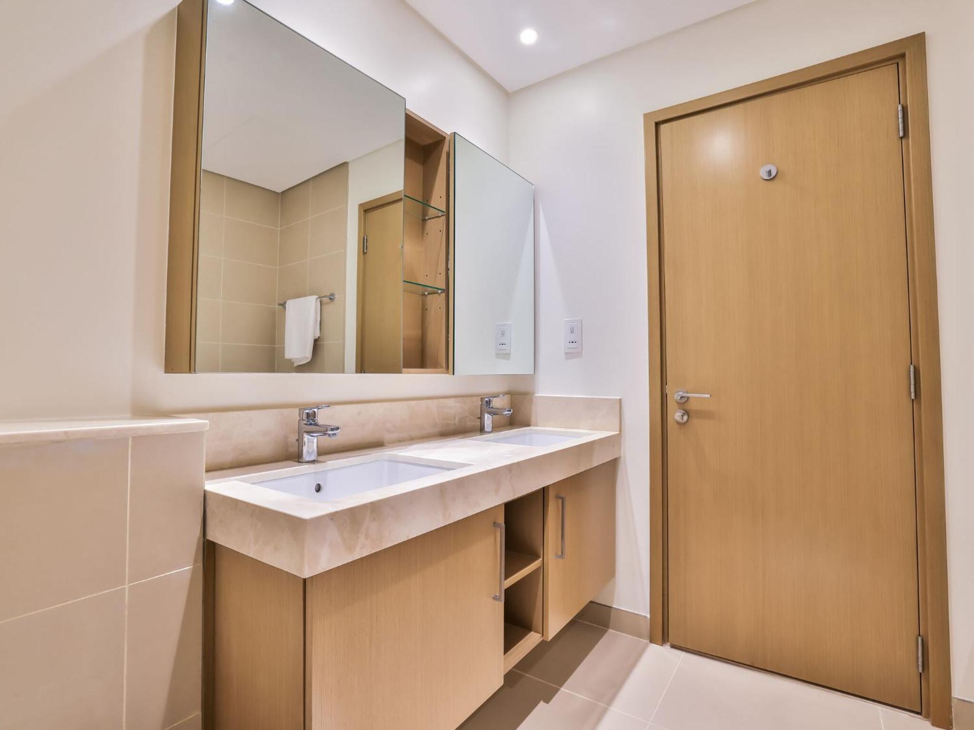 Luxurious Apartments Dubai Marina Views Pool Gym By Sojo Stay מראה חיצוני תמונה