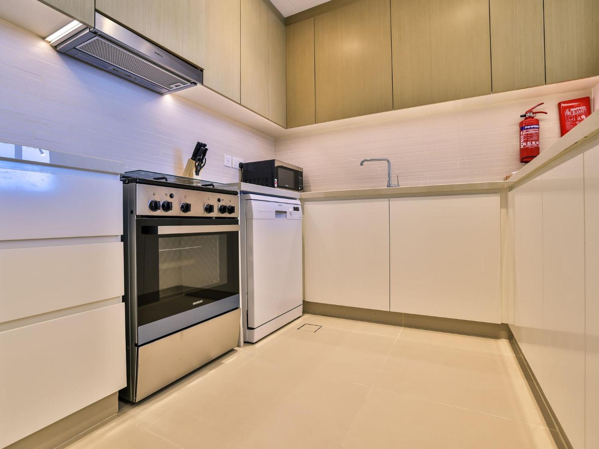 Luxurious Apartments Dubai Marina Views Pool Gym By Sojo Stay מראה חיצוני תמונה